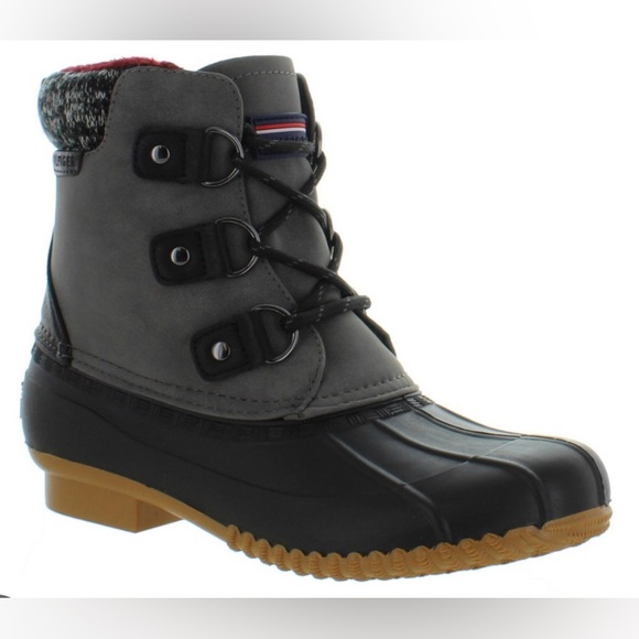 TOMMY HILFIGER ROZA3 DUCK BOOT SIZE 7 - Picture 1 of 7